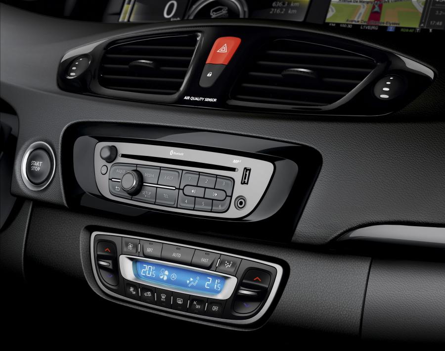 Детали интерьера Renault Grand Scenic 2012 года  (фото 16 из 23)